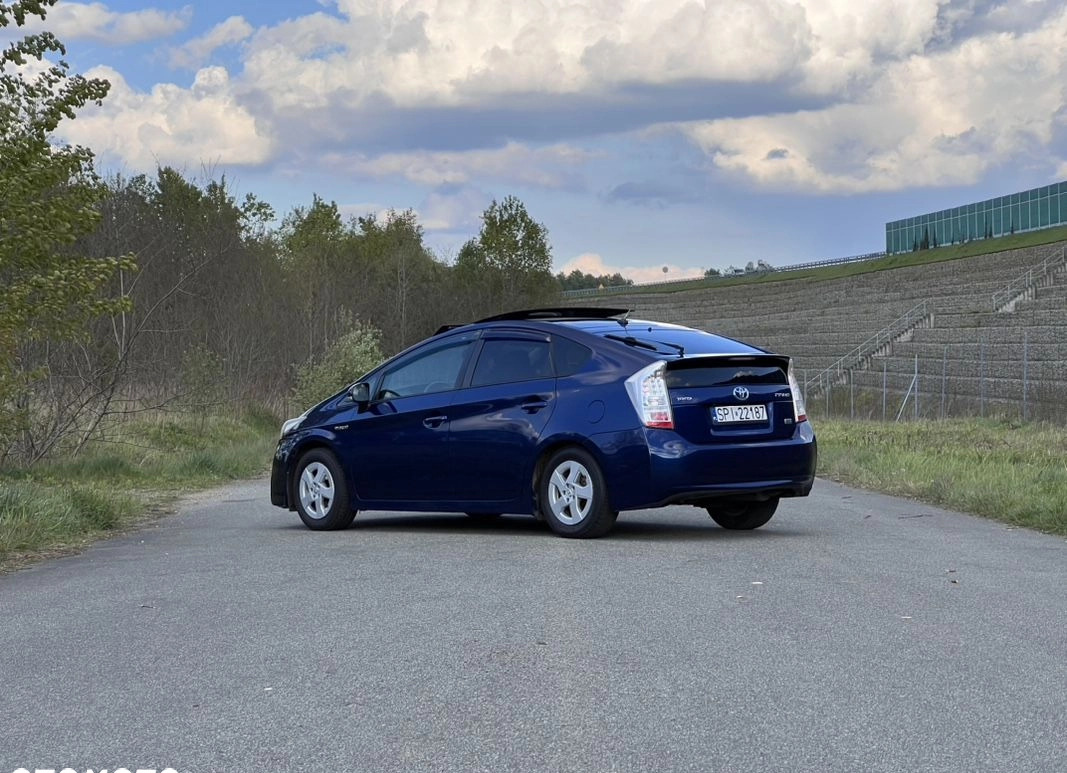 Toyota Prius cena 34000 przebieg: 340000, rok produkcji 2010 z Ślesin małe 742